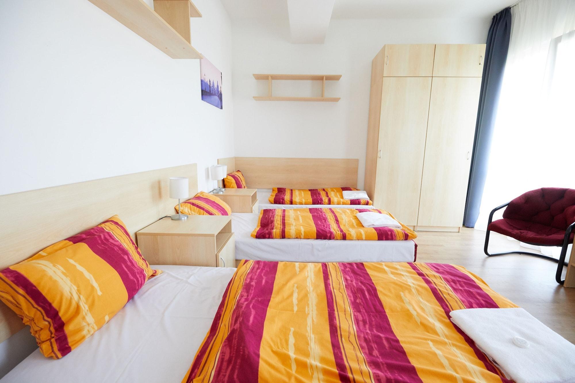 University Hotel Praha Bagian luar foto