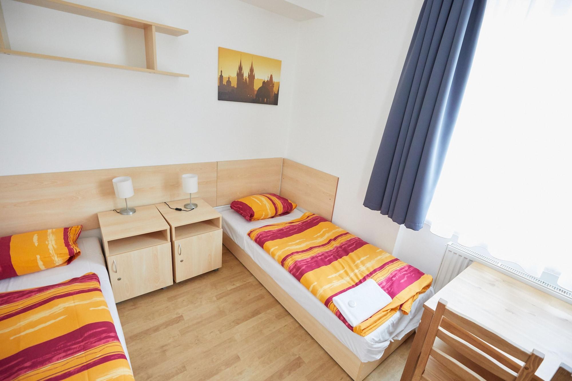 University Hotel Praha Bagian luar foto