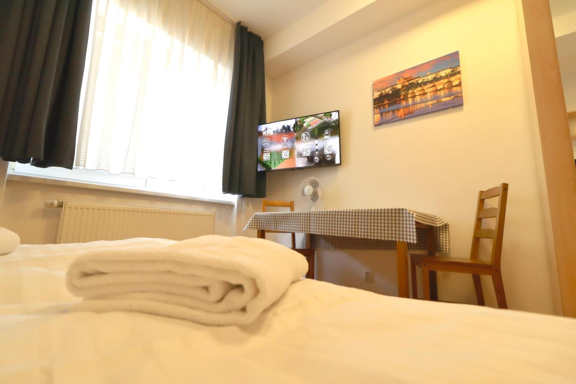 University Hotel Praha Bagian luar foto