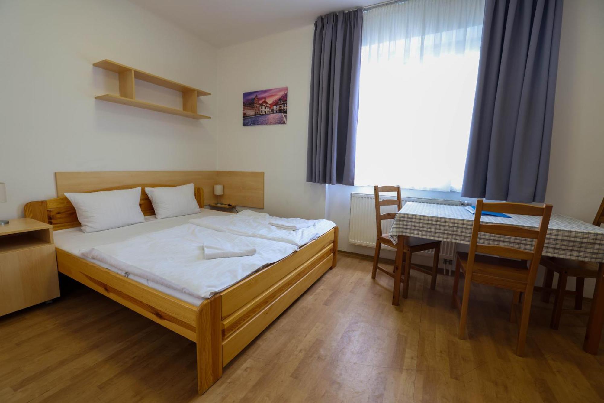 University Hotel Praha Bagian luar foto