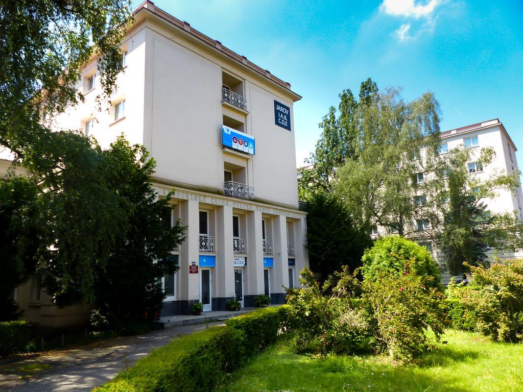 University Hotel Praha Bagian luar foto