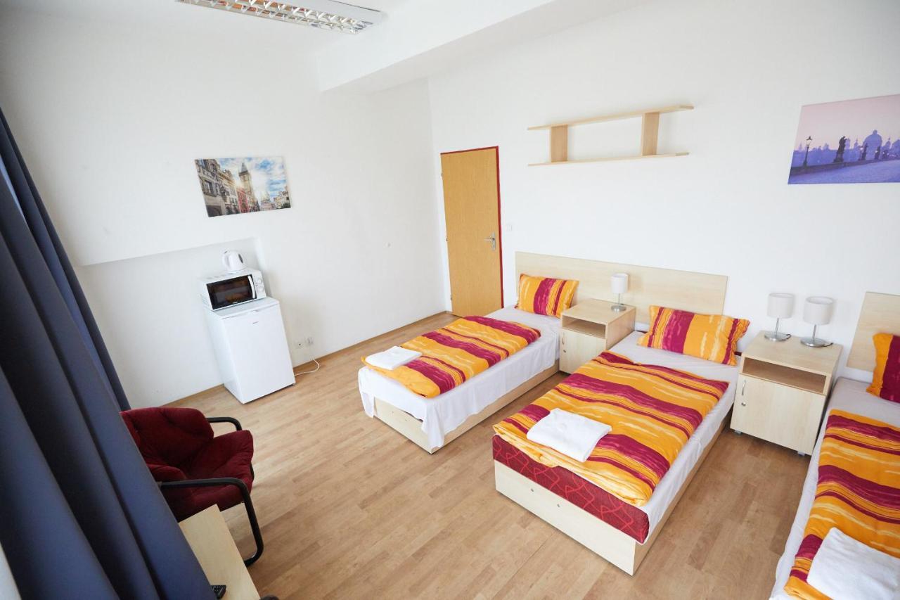 University Hotel Praha Bagian luar foto